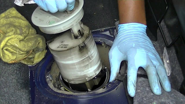 Cleaning the fuel tank on your car — Diesel Electric